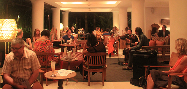 Cozy atmosphere for a great opening Cozy atmosphere for a great opening